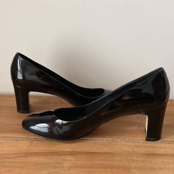 Black patent leather pump sz 9 EUC - Picture 2 of 12